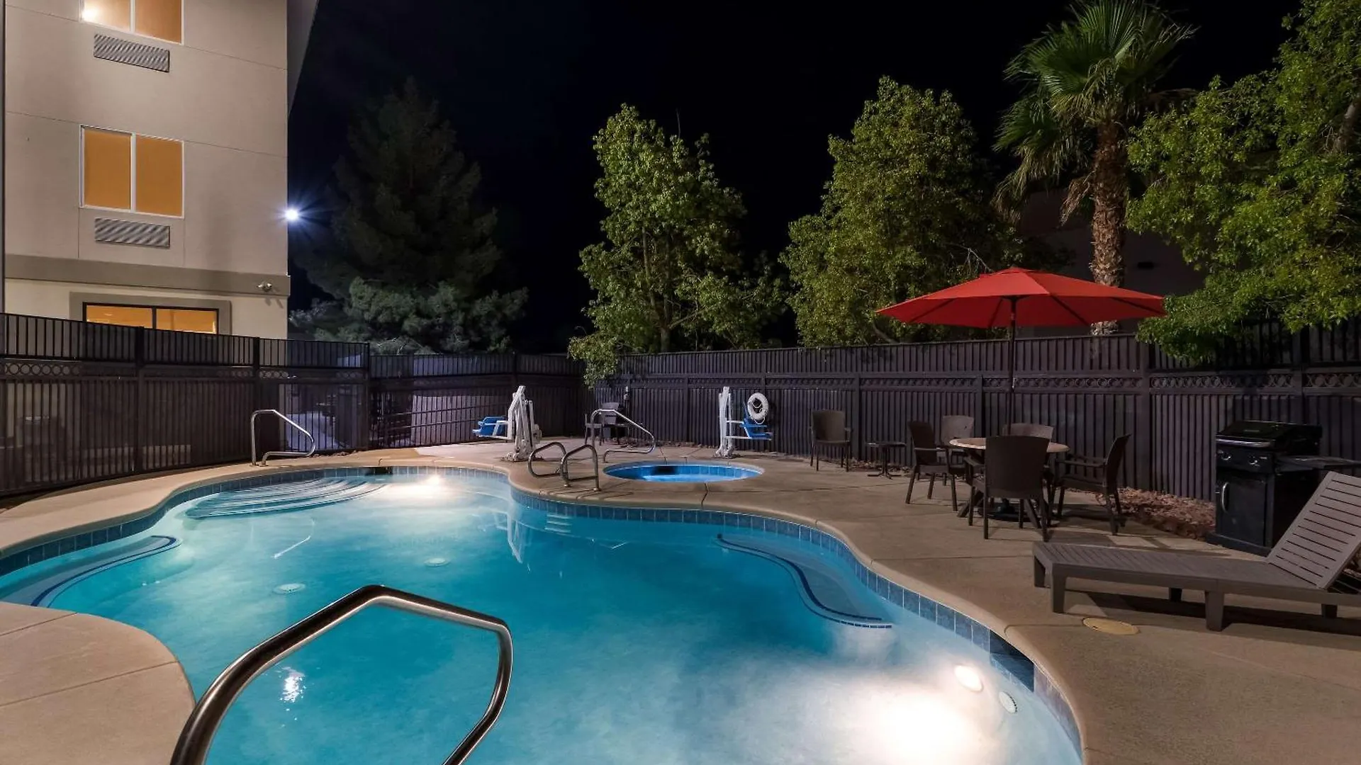 Comfort Inn & Suites Las Vegas - Nellis