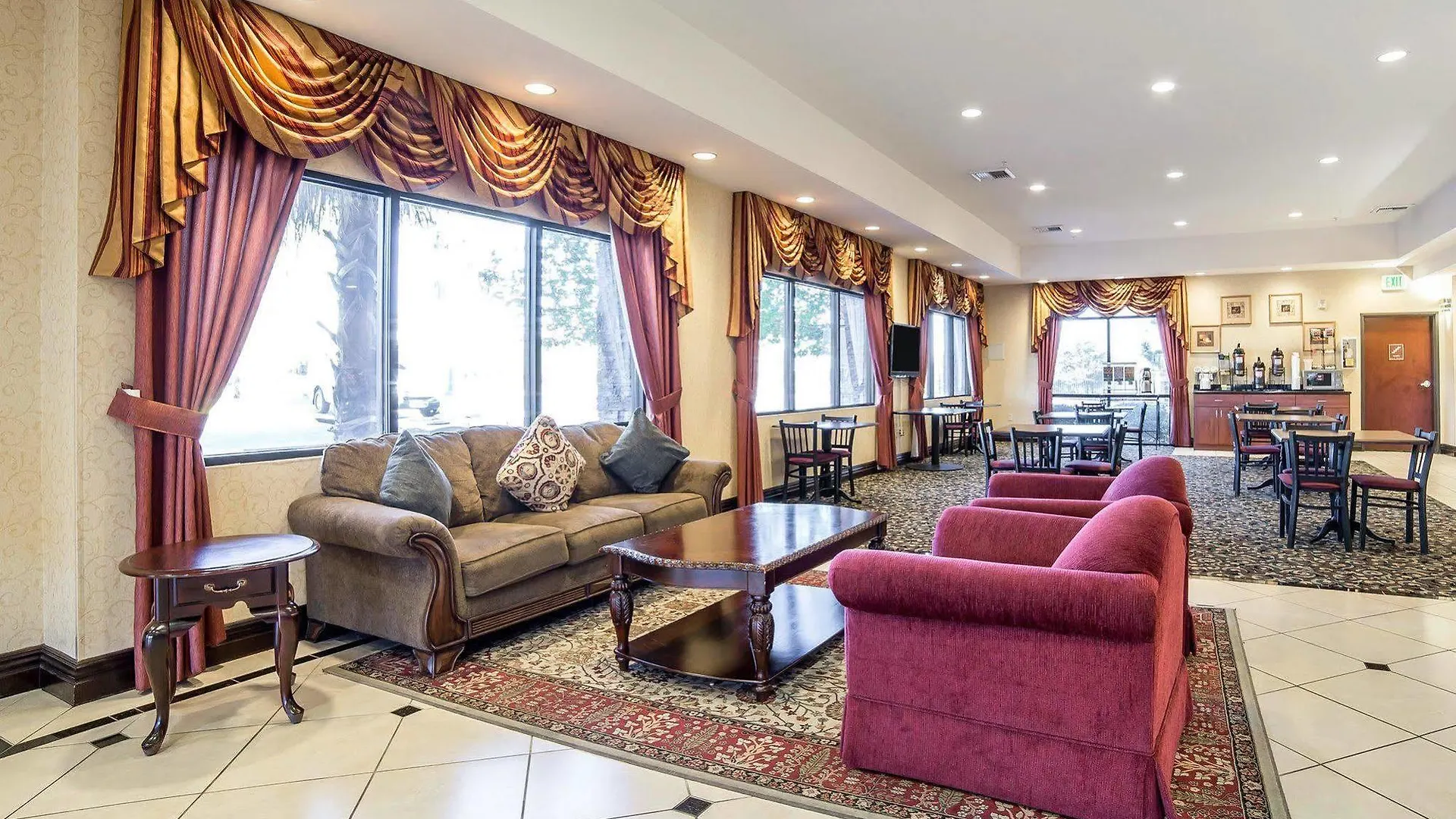 Comfort Inn & Suites Las Vegas - Nellis